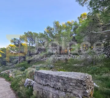 Građevinsko zemljište s pogledom na uvalu, 860 m2 - otok Žirje - Žirje, Šibenik