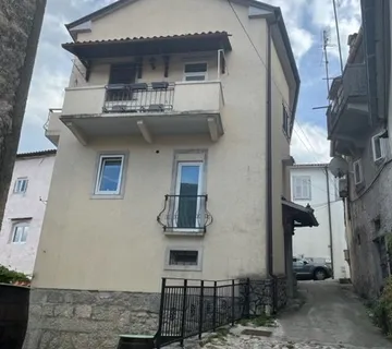 Kuća u centru Kastva, poslovno stambena namjena, četiri etaže, parking - cover