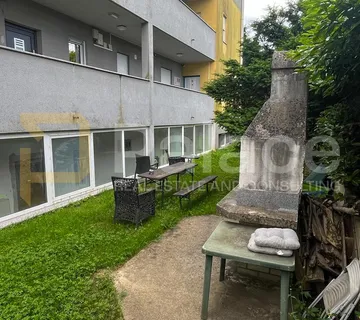 DVOSOBAN STAN SA DVORIŠTEM 42,42 m² - Zagreb, Siget
