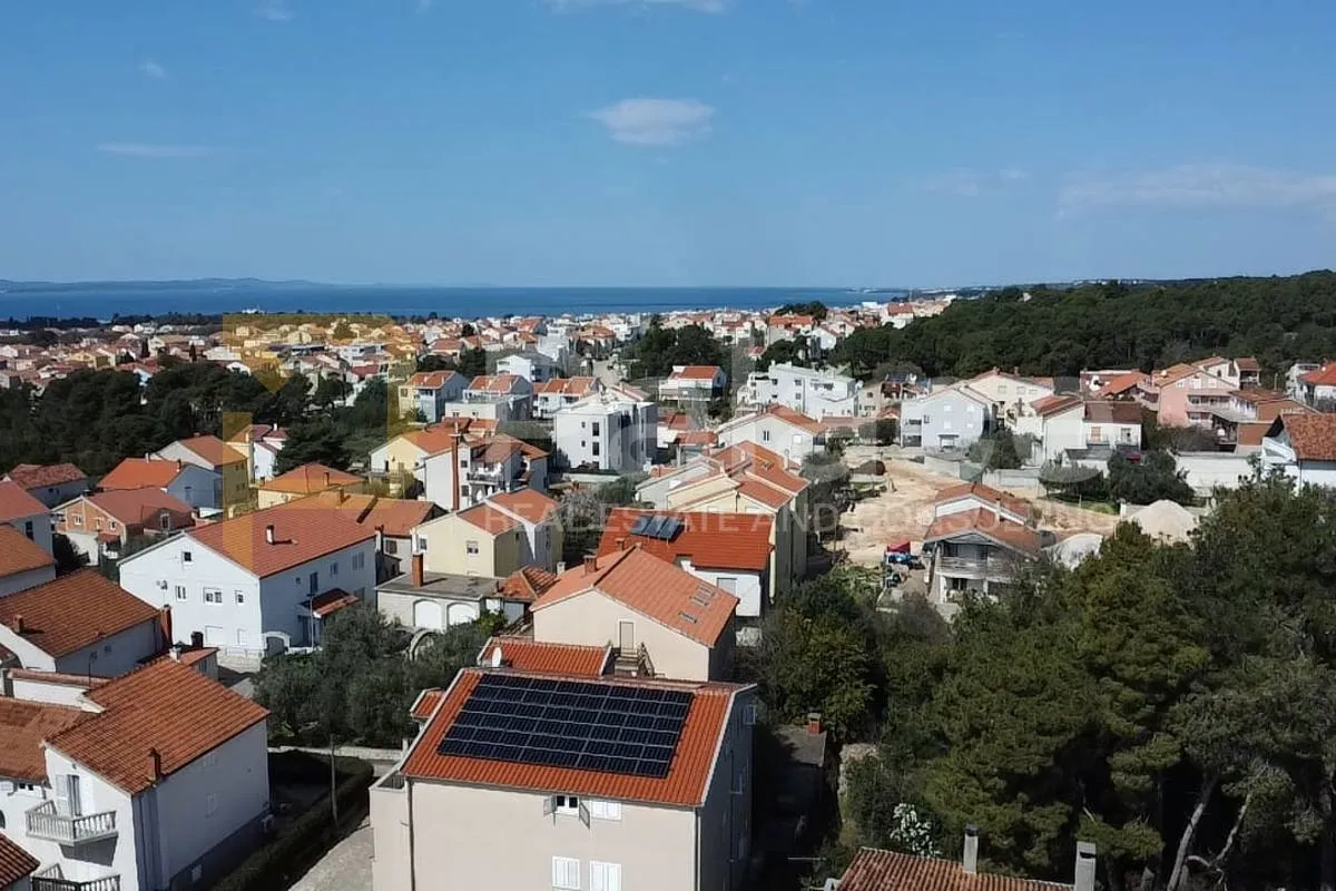 Odlična prilika! Belafuža: Građevinsko zemljište 900 m od mora - cover
