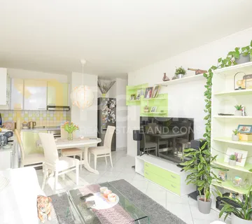 Prekrasan namješten dvosoban stan s pogledom na more, Šibenik 51,22 m2 - cover