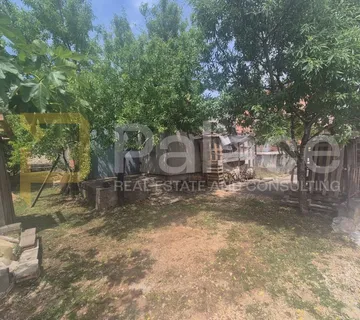 Zadar : Zemljište s malenom kućom