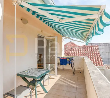 Više etažna kuća u centru Vodica s najljepšim pogledom, 124 m2 - Vodice