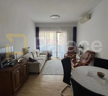 Useljiv odmah – Prostran stan u srcu Donjeg grada 71m² - cover