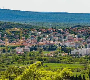 Građevinsko zemljište 1012m2 u Drnišu