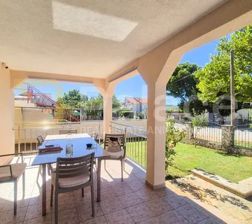 Prekrasna samostojeća kuća s pogledom na more, Gornji Karin 290 m2 - cover