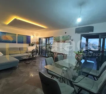 Novouređen stan 107 m² + konoba, pogled na more, Klis - cover