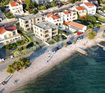 Stan A1 u prizemlju zgrade 1.red do mora, Šibenik - Brodarica 77,60 m2 - Brodarica, Šibenik