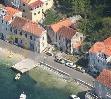 Korčula, Račišće - kamena kuća uz more i velika parcela - cover