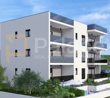 Luksuzan penthouse s prostranom krovnom terasom i pogledom na more - Okrug Gornji, Okrug