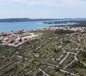 Atraktivno građevinsko zemljište Brodarica