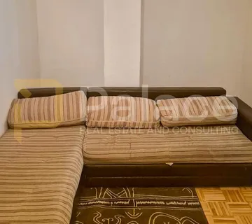 Stan u centru Drniša u stambenoj zgradi