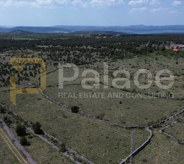 Atraktivno zemljište u blizini NP Krka - Lozovac