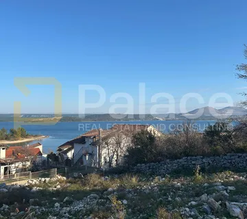 Atraktivno građevinsko zemljište u Raslini 931 m2 - Raslina, Šibenik