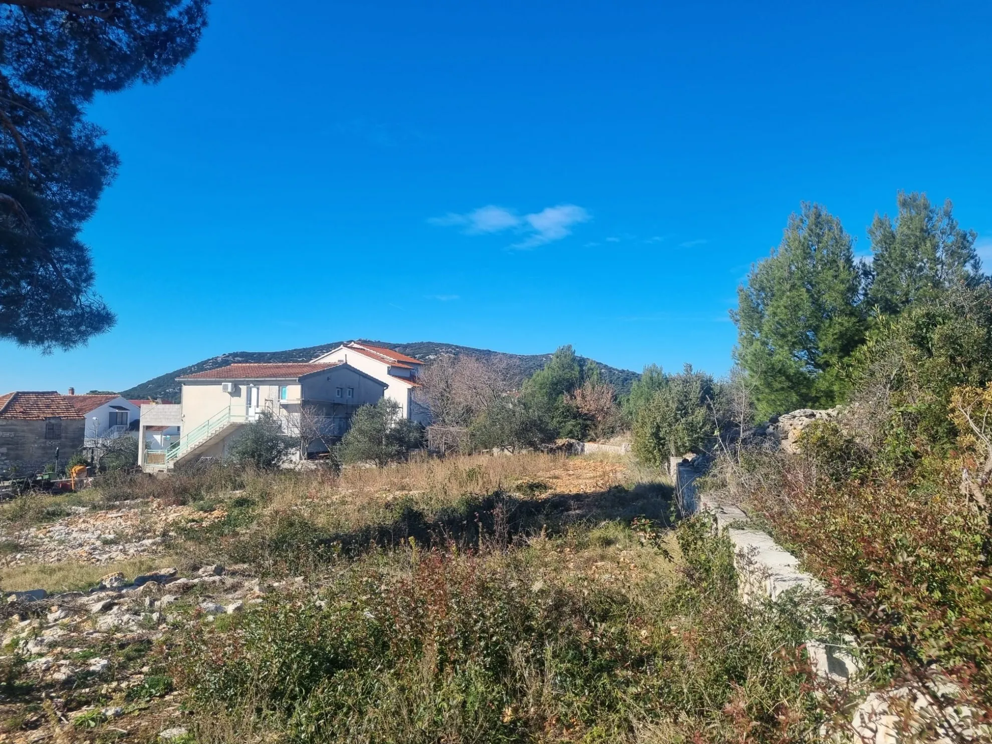 Građevinsko zemljište u Tribunju, odlična lokacija, 905 m2 - cover