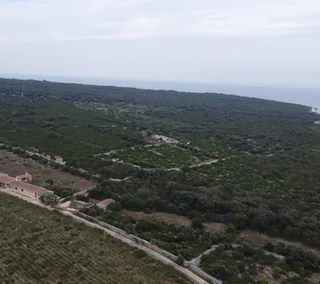 Prodaja poljoprivrednog zemljišta prvi red uz more, 2449 m2 - cover