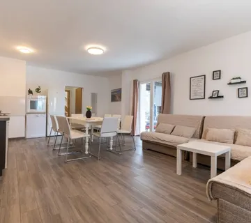 Dvoetažni stan 110m2 na samo 100 metara od mora, Dobrinj, Krk - cover
