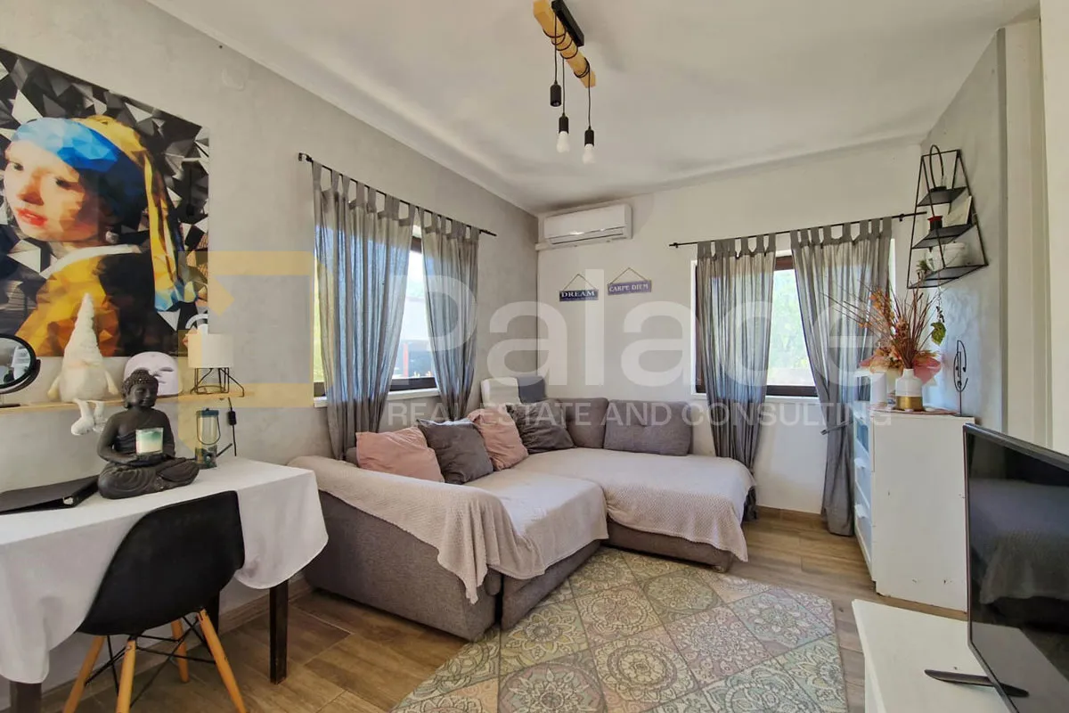 Dva stana s bazenom, vrtom i parkirnim mjestima, Ika - 89,10 m² - cover