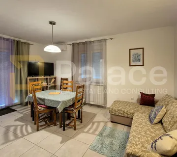 Prilika! Prodaja samostojeće kuće sa 4 apartmana, 347 m2, Pula - cover