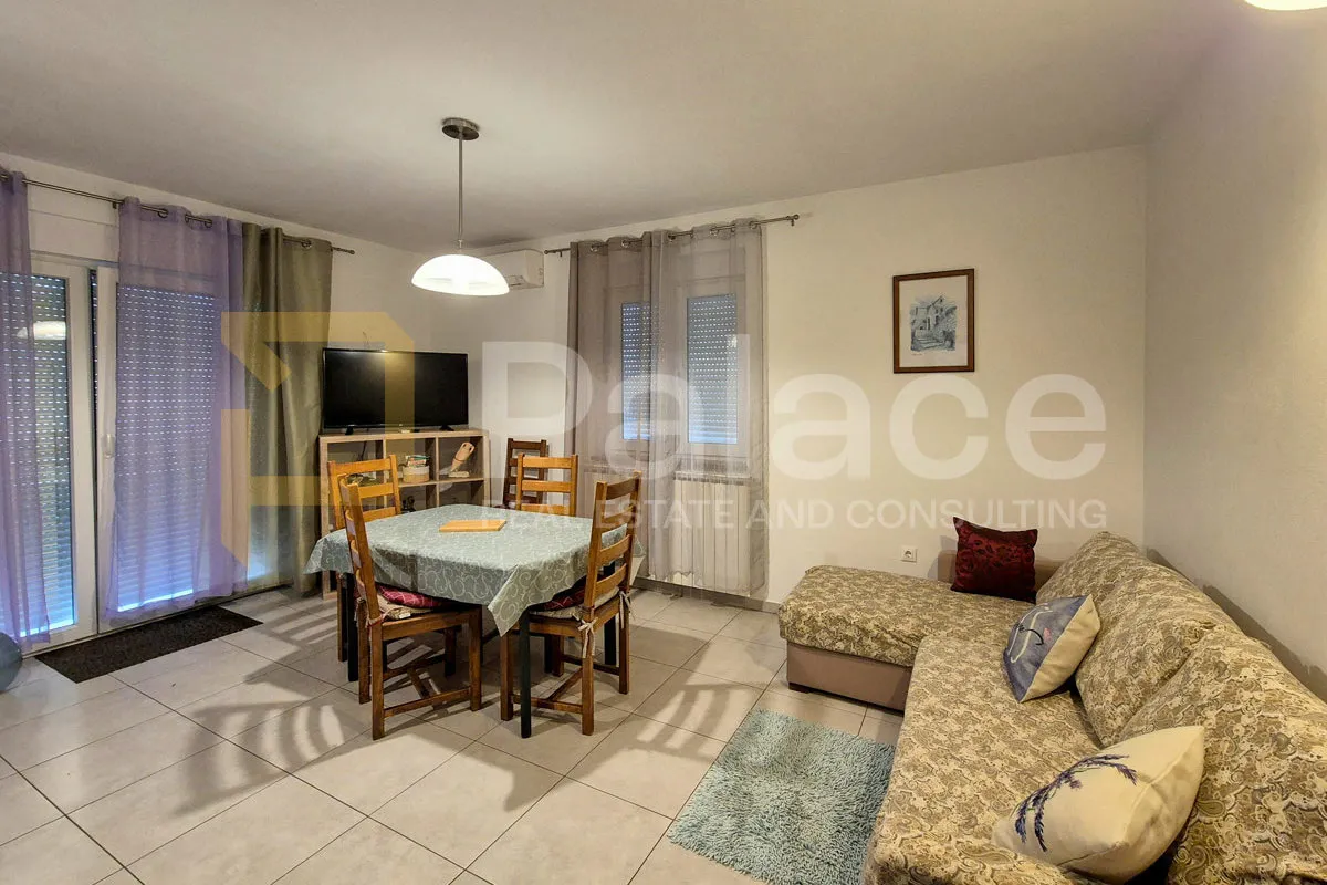 Prilika! Prodaja samostojeće kuće sa 4 apartmana, 347 m2, Pula - cover
