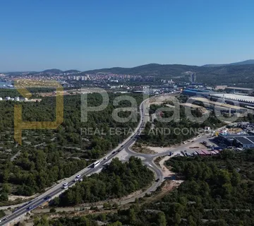 Poslovno zemljište na frekventnoj lokaciji - Šibenik