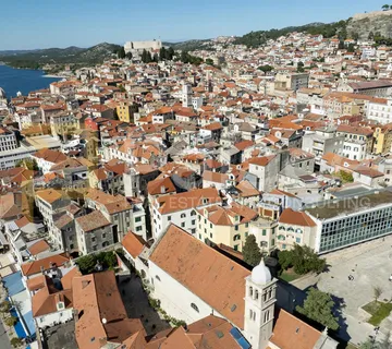 Rijetkost na tržištu, kompletno renovirana kuća u samom centru grada - cover