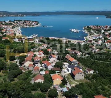 Građevinski teren 2011m2 - Bilice - Stubalj, Bilice