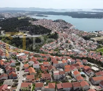 Na prodaju građevinsko zemljište pravilnog oblika, Šibenik