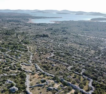 Prosika: Poljoprivredno zemljište, 230 m2 - Murter