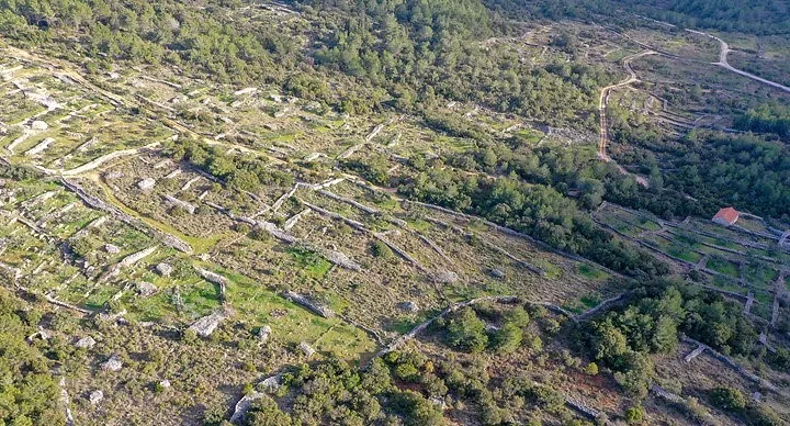 Izuzetno zemljište s uvjetima gradnje, 10,560 m², Hvar, Gdinj - cover