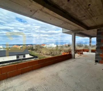 Privlaka : Trosoban stan s pogledom na more 132 m2