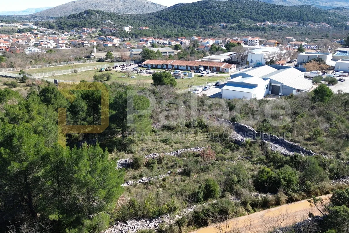 Bilice: Građevinsko zemljište gospodarske namjene 1442m2 - cover