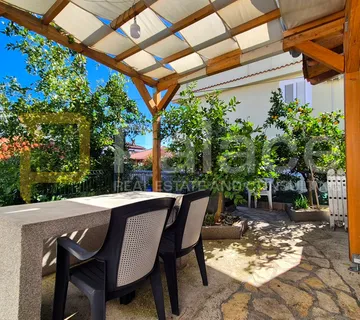 Tkon : Kuća s dva apartmana u samom centru 140 m2 - cover