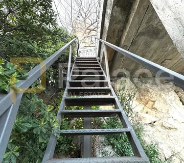 Kuća u Stobreču, prvi red do mora s otvorenim pogledom i garažom - Stobreč, Split