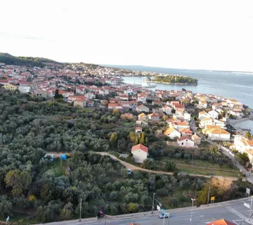 Kali : Građevinsko Zemljište S Idejnim Projektom
