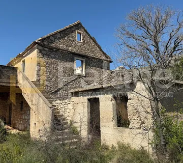 Kamena dvojna kuća na velikoj parceli, 6632 m2 - cover