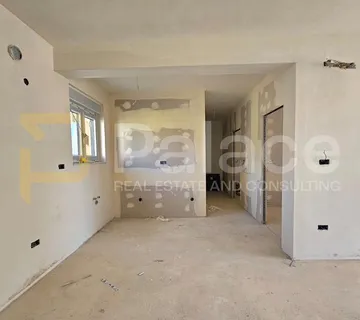 Trogir, Zulijan - dvosoban stan s dva parkinga, pogled na more, kredit
