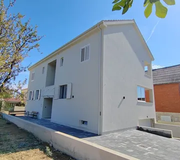 Moderna novoizgrađena kuća, Kaštel Štafilić - cover