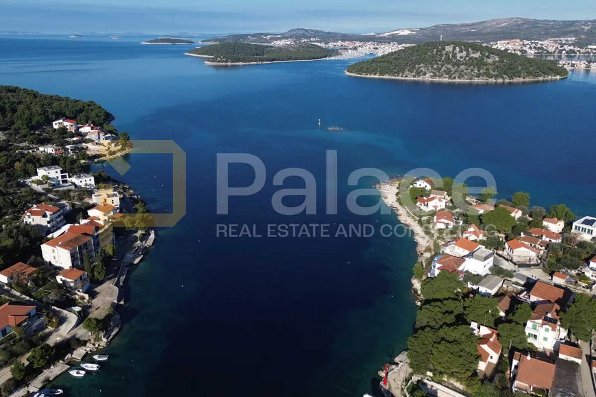 Lijepo građevinsko zemljište prvi red do mora, 988 m2 - Rogoznica - cover