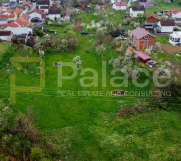 Voćnjak u idiličnom prirodnom okruženju - cover