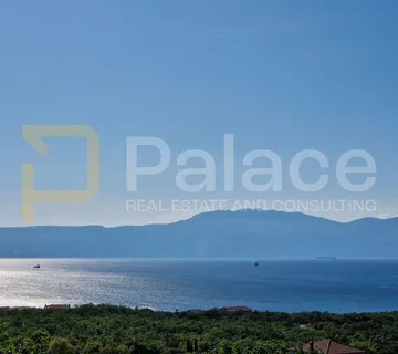 Prostrana kuća s 3 stana i pogledom na more – Kraljevica, 744m2