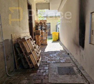 Kuća za adaptaciju ili rušenje u strogom centru grada, 198 m2 - cover