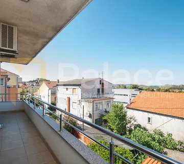 Prostrani dvoetažni stan s pogledom na more – Crnica, Šibenik, 268m2