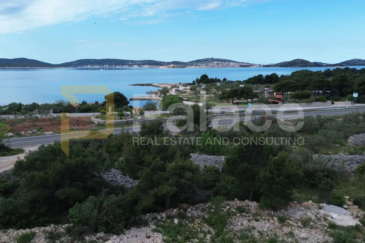 Poljoprivredno zemljište s pogledom na more, Pirovac-Prosika, 3470 m2 - cover