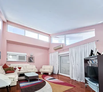 Vila 10m od mora s okućnicom od 1700m2 + kućica od 80m2 - cover