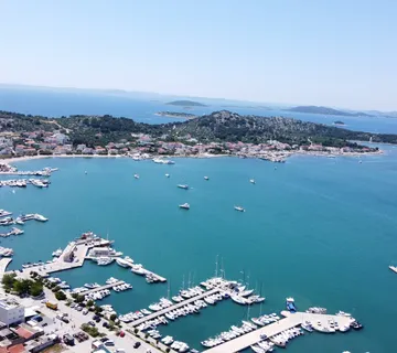 Prilika u Murteru: Restoran na plaži s uhodanim poslovanjem - Murter, Murter-Kornati