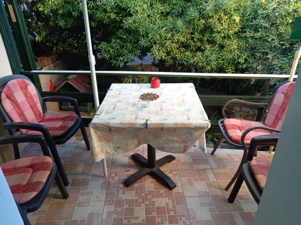 Kuća s okućnicom u Malom Lošinju, 2. red od mora, 200m2+390m2 - cover