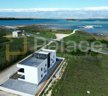 Privlaka : Stan 150 metara od mora 92 m2 s krovnom terasom - cover
