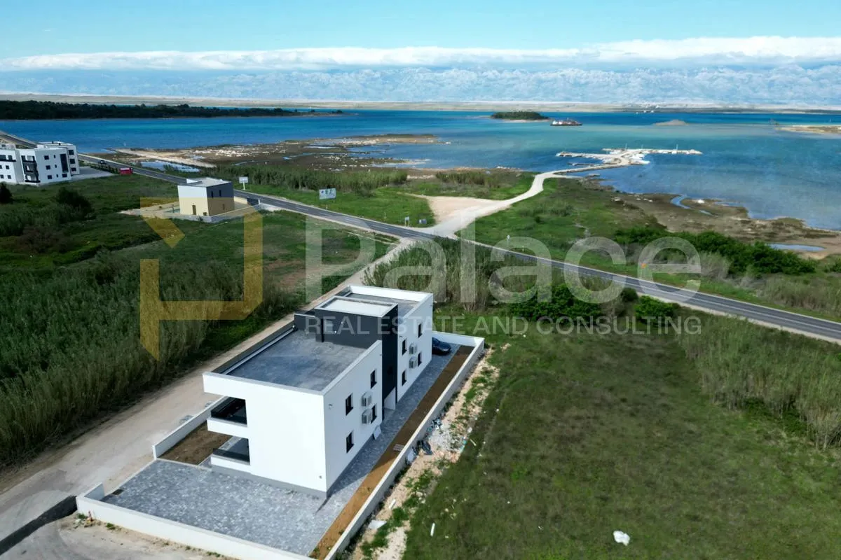 Privlaka : Stan 150 metara od mora 92 m2 s krovnom terasom - cover
