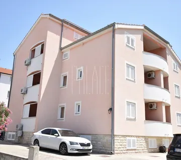 Turistički objekt sa 12 apartmana s pogledom na more, Srima, 650.00 m2 - cover